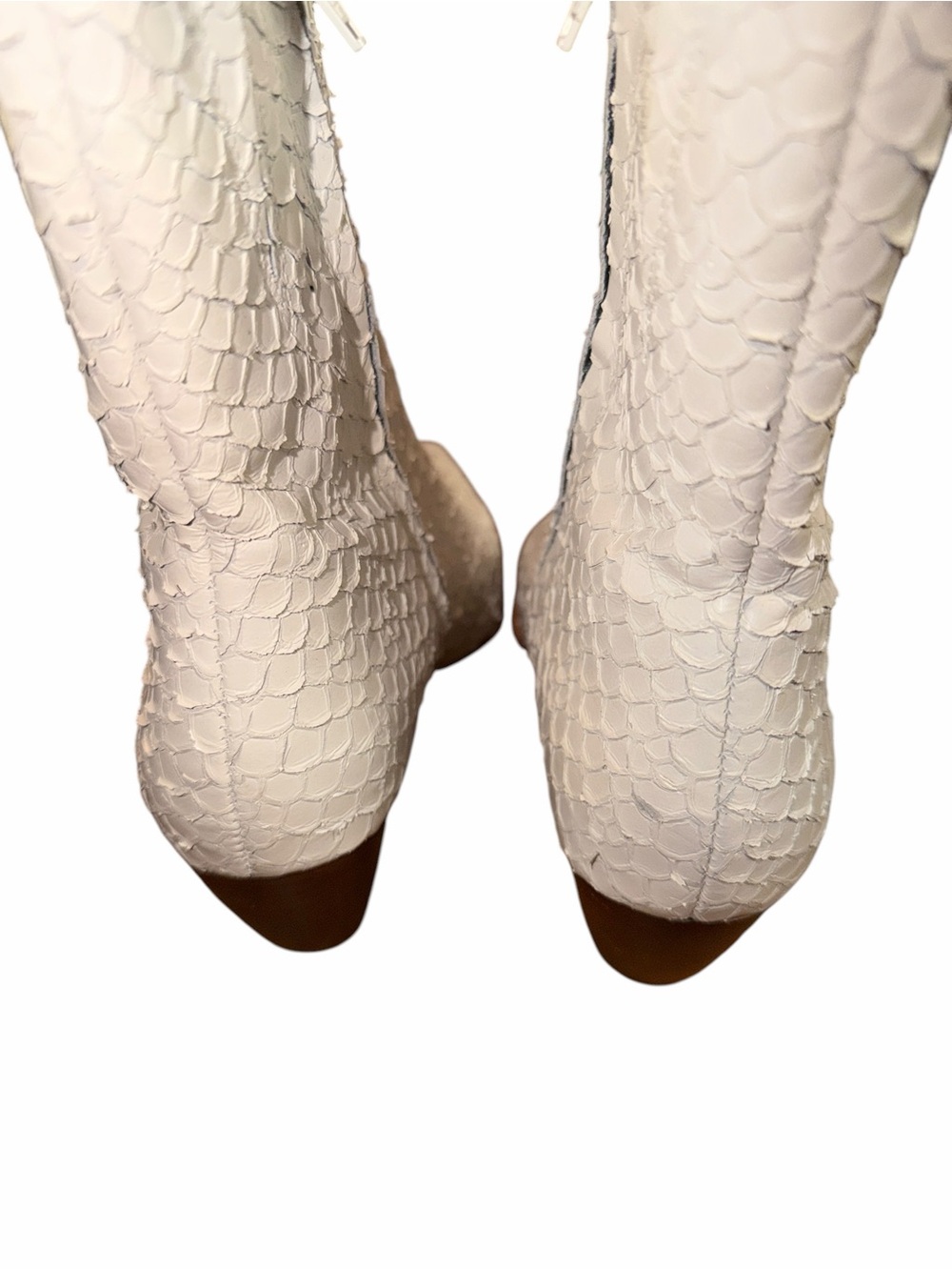 Matisse White Pointed Toe Ankle Boots Snake Embossed Boots Size 8 M - Picture 2 of 6